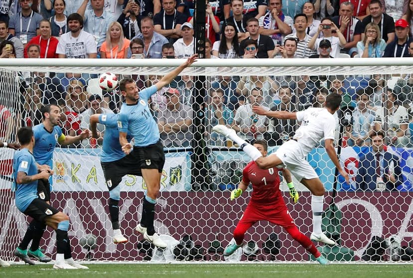 Uruguay 0-2 Pháp: Varane và Griezmann đưa “Gà trống” vào bán kết