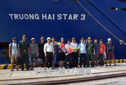 Đưa 9 thuyền viên tàu An Phú 868 bị chìm ngoài biển vào bờ an toàn