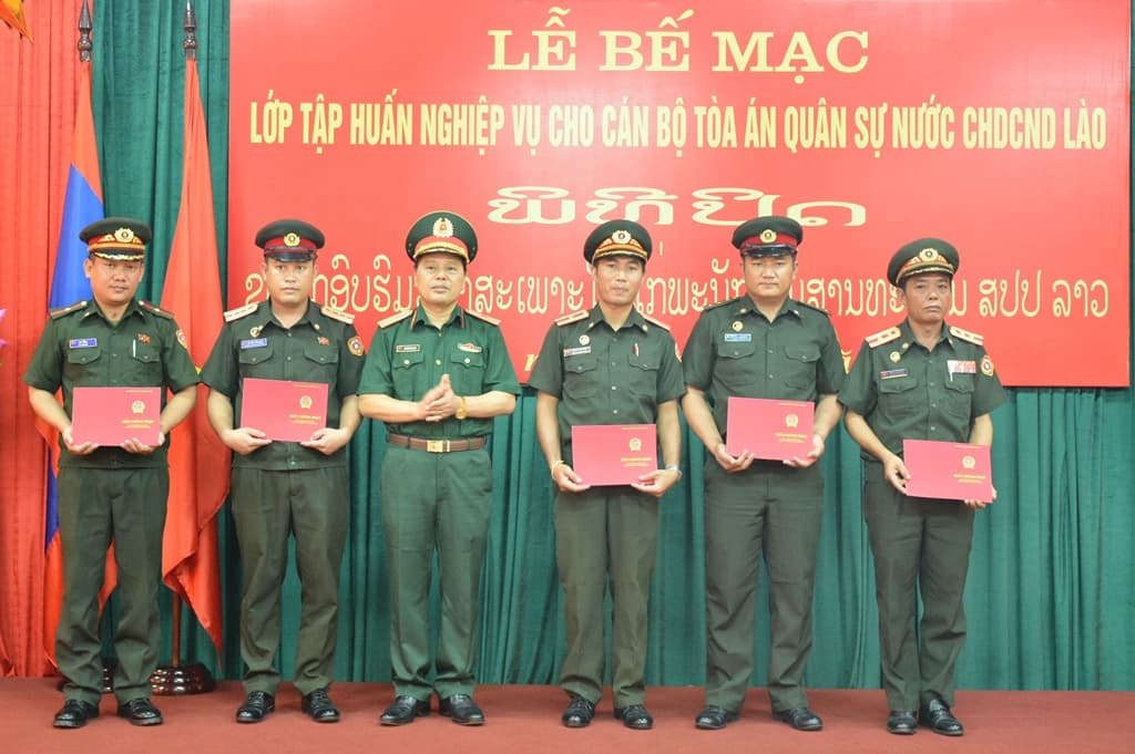 Bế mạc tập huấn nghiệp vụ cho cán bộ Tòa án Quân sự Lào
