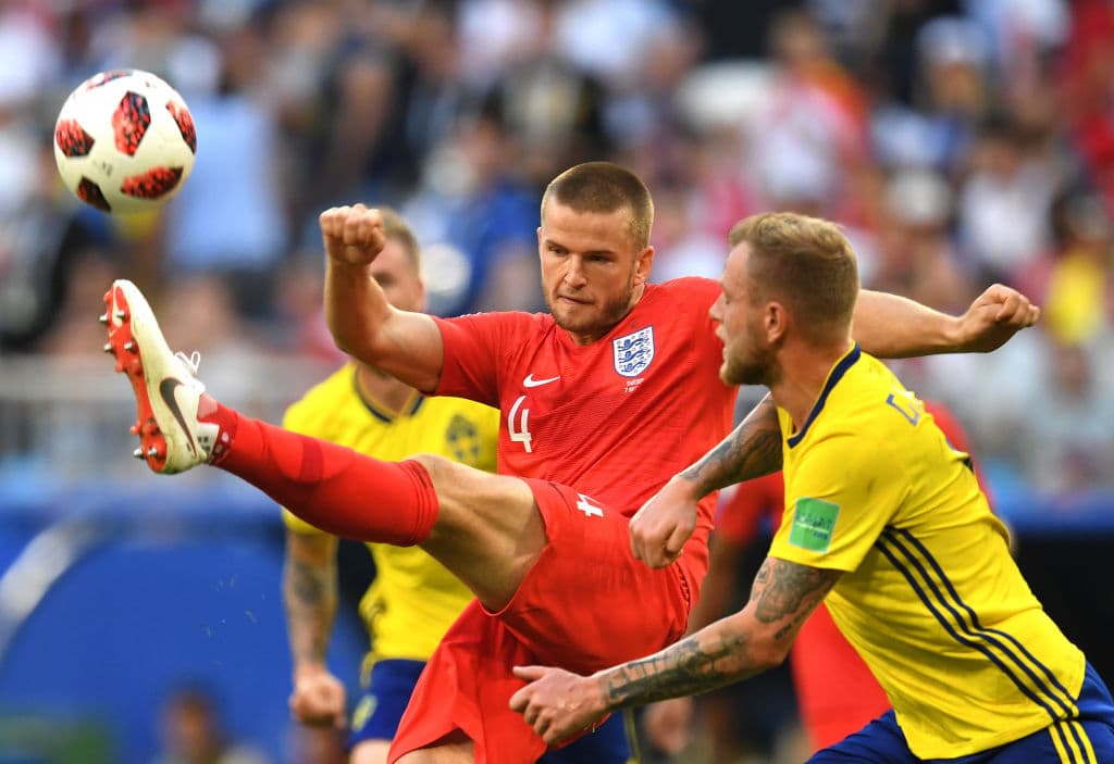 Vì vi phạm của cầu thủ và CĐV, nhiều đội bóng bị FIFA phạt