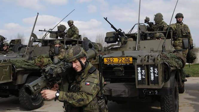 Tương quan lực lượng giữa NATO và Nga qua các con số