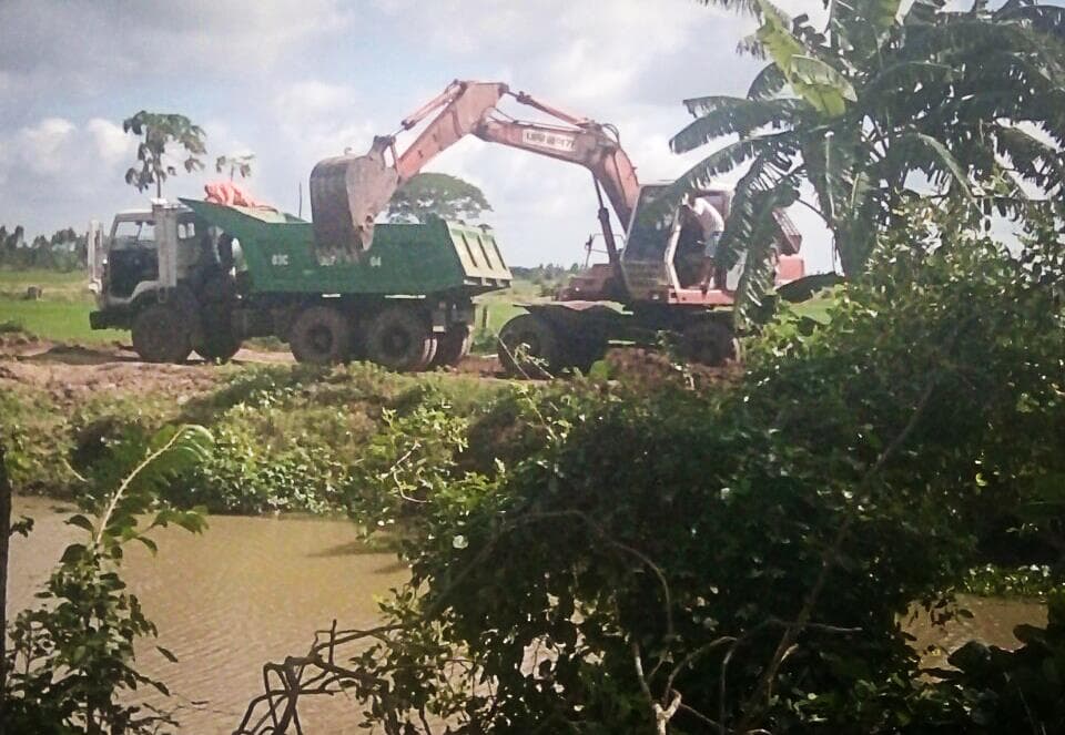 Lợi dụng cải tạo kênh thủy lợi để khai thác đất trái phép ở Sóc Trăng