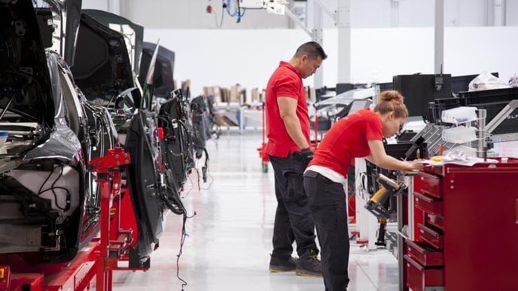 Môi trường làm việc “không như mơ” của Hãng Tesla