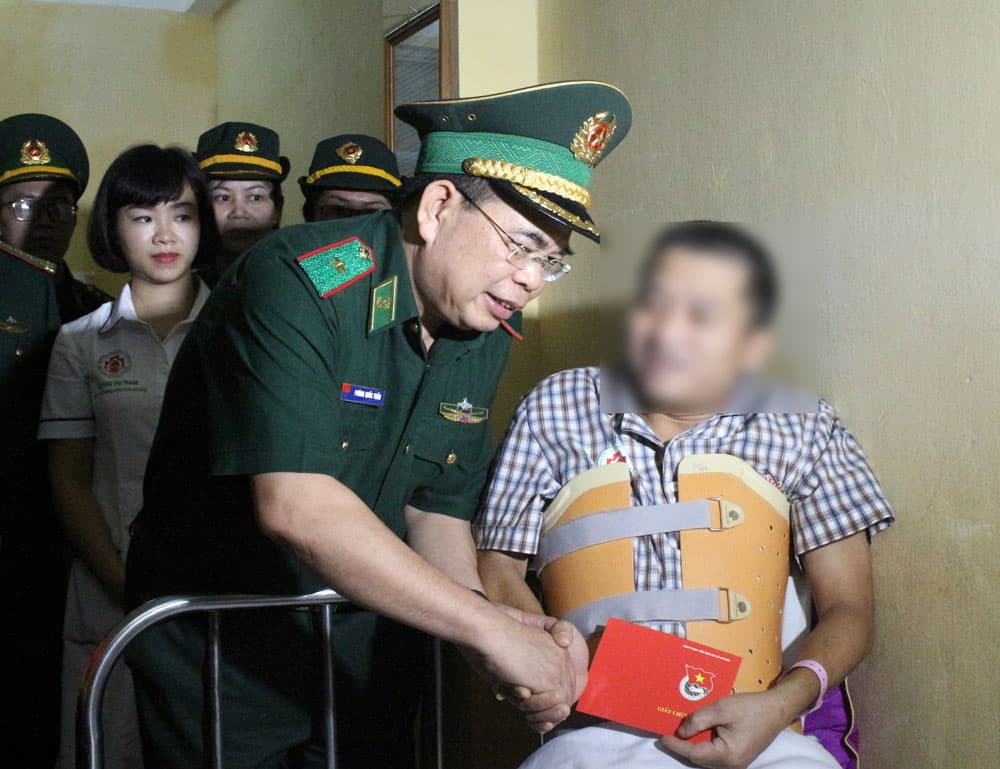 Trao Huy hiệu “Tuổi trẻ dũng cảm” tặng Đại úy Nguyễn Đình Tài