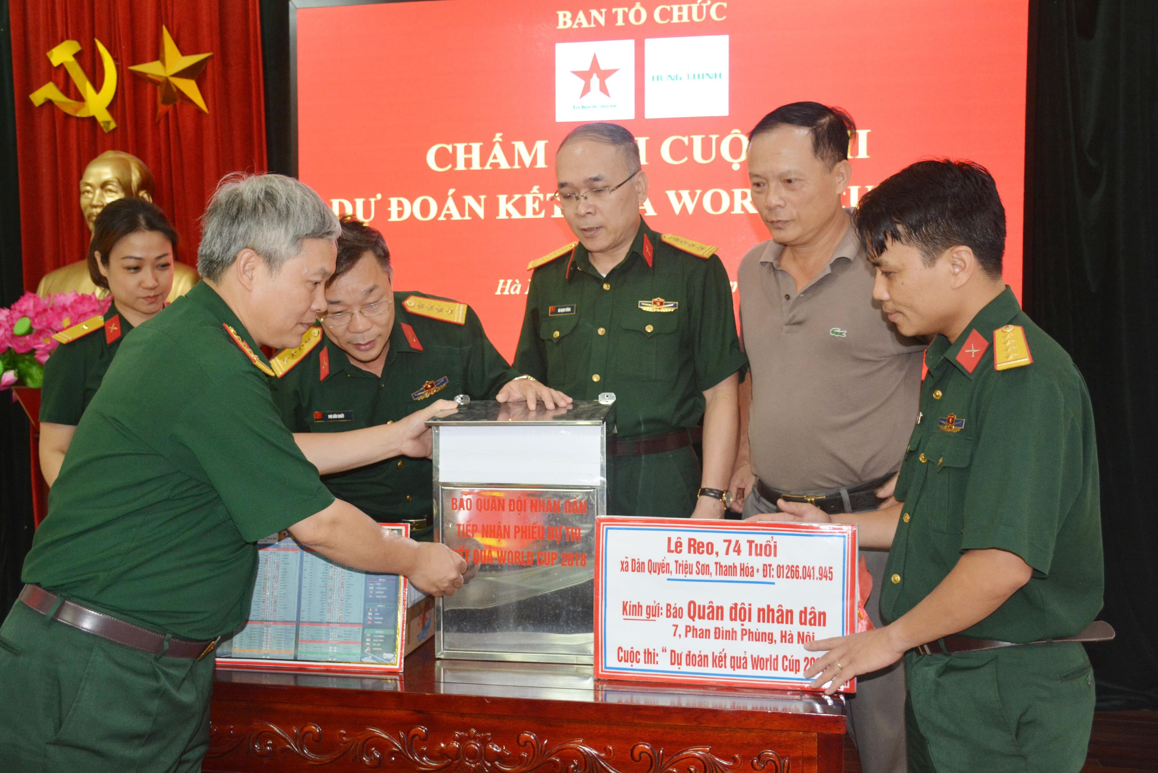 Tiếng reo vui trong phòng kiểm phiếu
