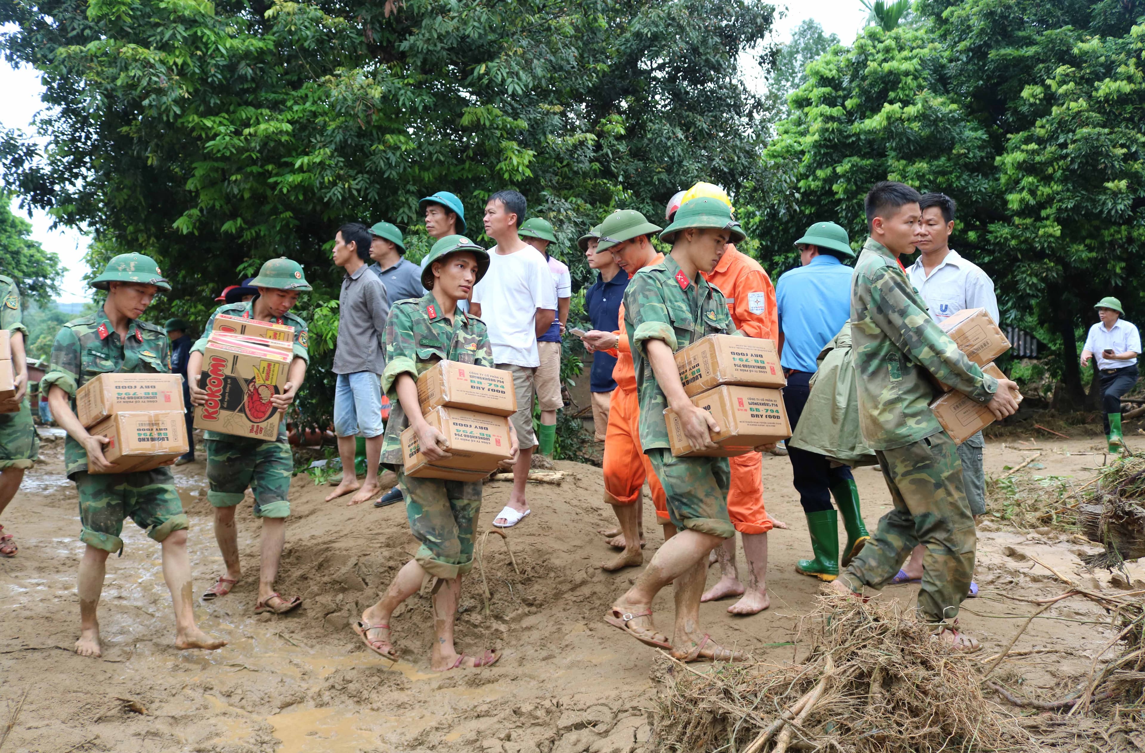 Quân khu 2:  Tiếp cận và cứu hộ người dân xã Sùng Đô bị cô lập bởi nước lũ