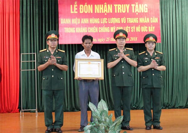 Ngời sáng một tấm gương anh hùng