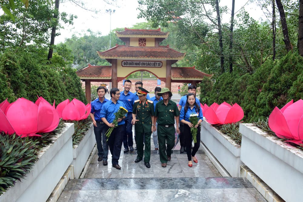 Tuổi trẻ Tập đoàn Điện lực Việt Nam tri ân các anh hùng liệt sĩ