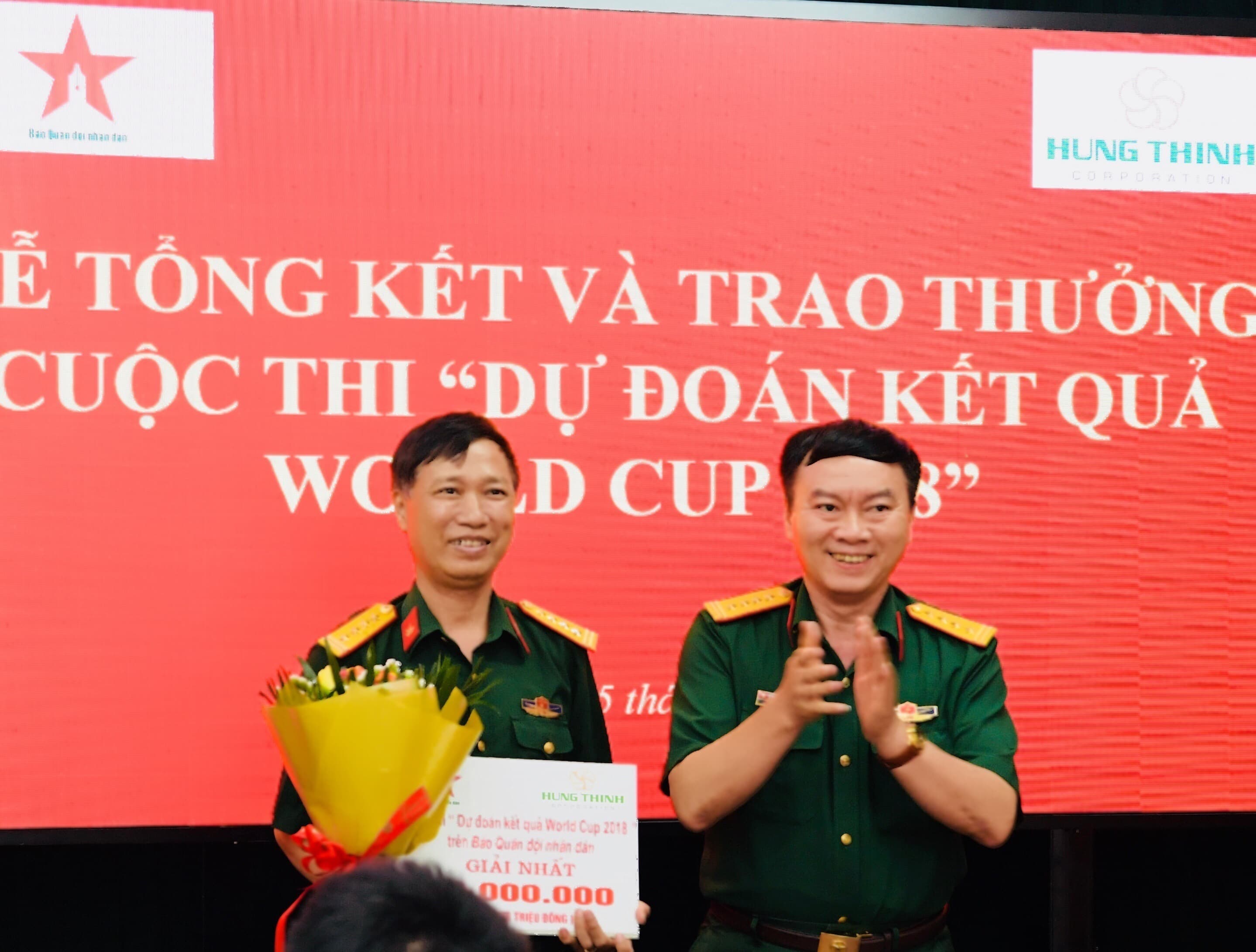 Đam mê trái bóng, yêu tờ báo chiến sĩ