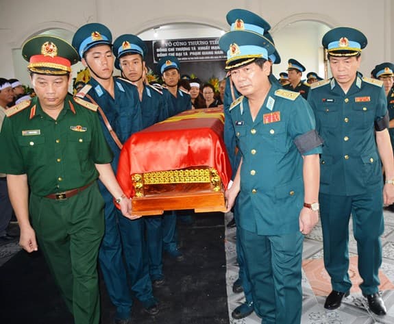 Tổ chức trang trọng Lễ viếng và Lễ truy điệu hai đồng chí phi công hy sinh trong khi làm nhiệm vụ