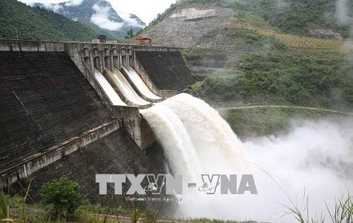 Nghệ An: Sau 2 ngày xả lũ, lượng nước đổ về Thủy điện Bản Vẽ vẫn tăng cao
