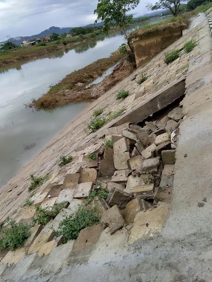 Kè sông Ngàn Phố chưa nghiệm thu đã hư hỏng