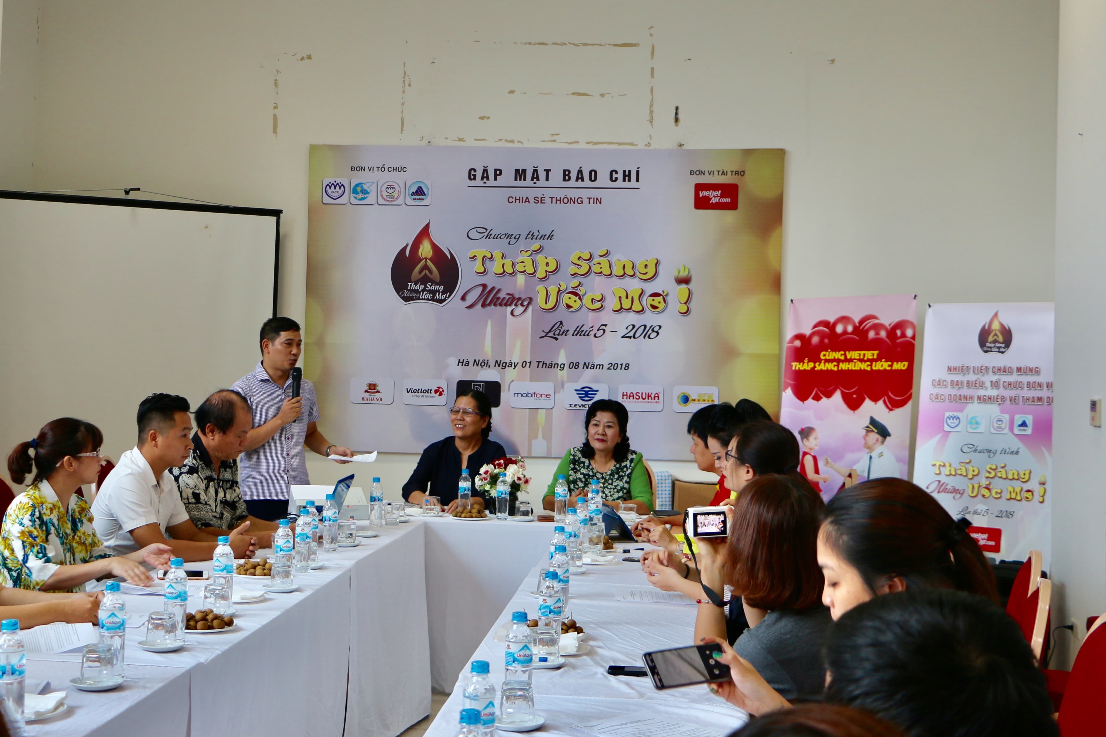 Thắp sáng ước mơ cho trẻ em có hoàn cảnh khó khăn