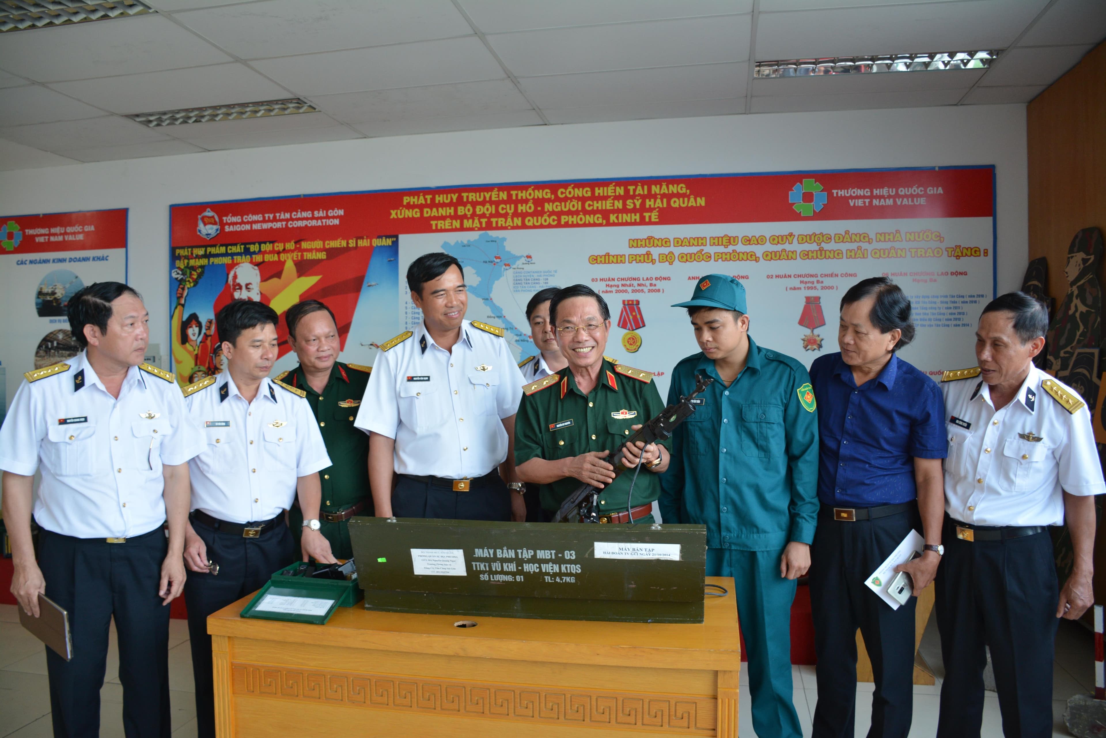 “Sao vuông” luyện quân trên biển