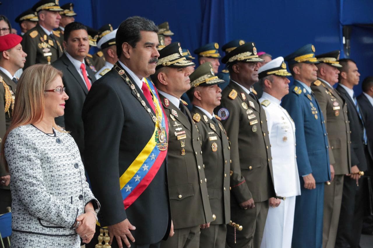Tổng Thống Venezuela thoát âm mưu ám sát