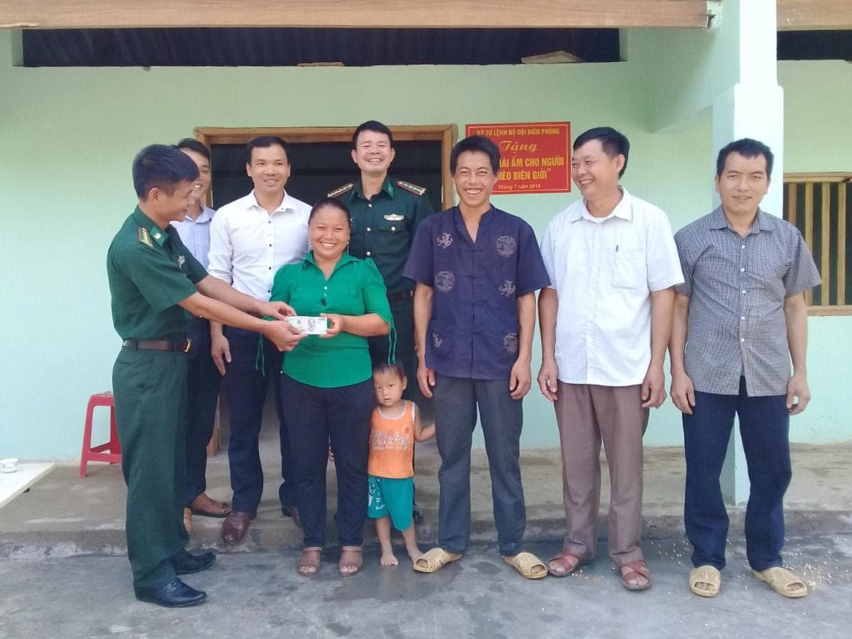 Mái ấm thắm tình quân dân