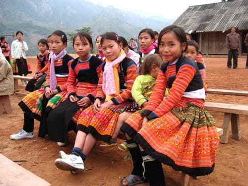 CHUNG TAY VÌ ĐỒNG BÀO DÂN TỘC THIỂU SỐ