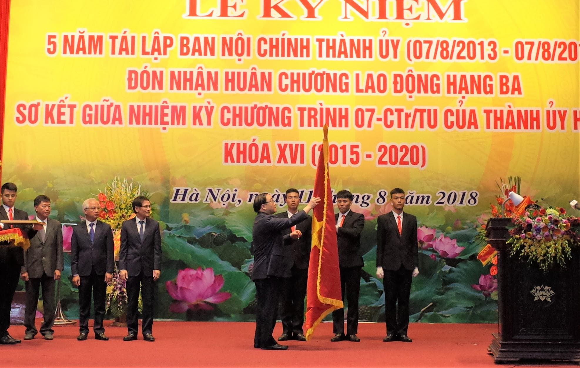 Ban Nội chính Thành ủy Hà Nội đón nhận Huân chương Lao động hạng Ba