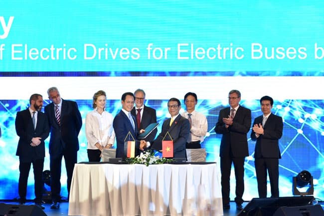 Vinfast hợp tác với Siemens sản xuất xe buýt điện