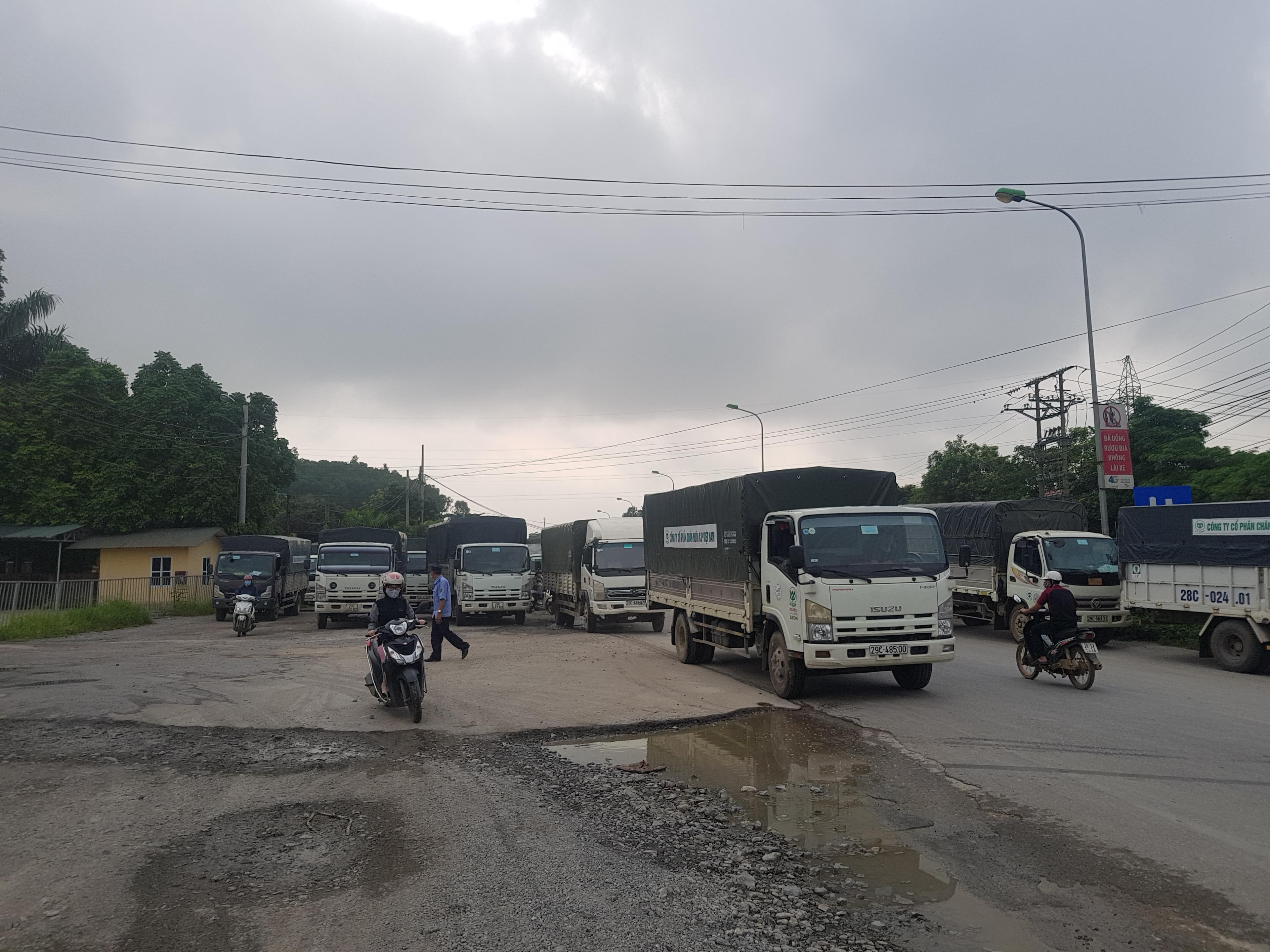Cần bố trí bãi đỗ xe cho khách hàng