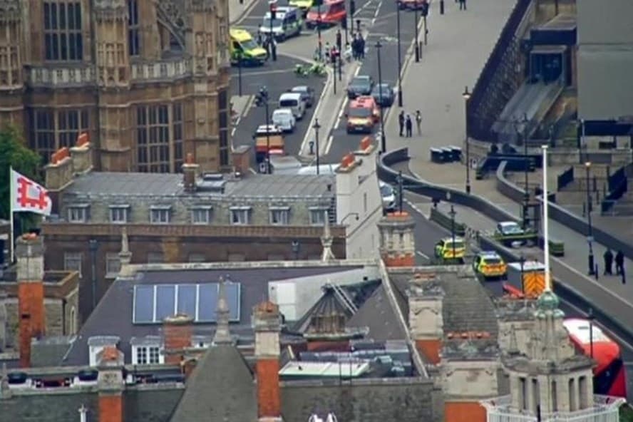 Nghi phạm đâm xe ngoài tòa nhà Quốc hội ở London là một công dân Anh