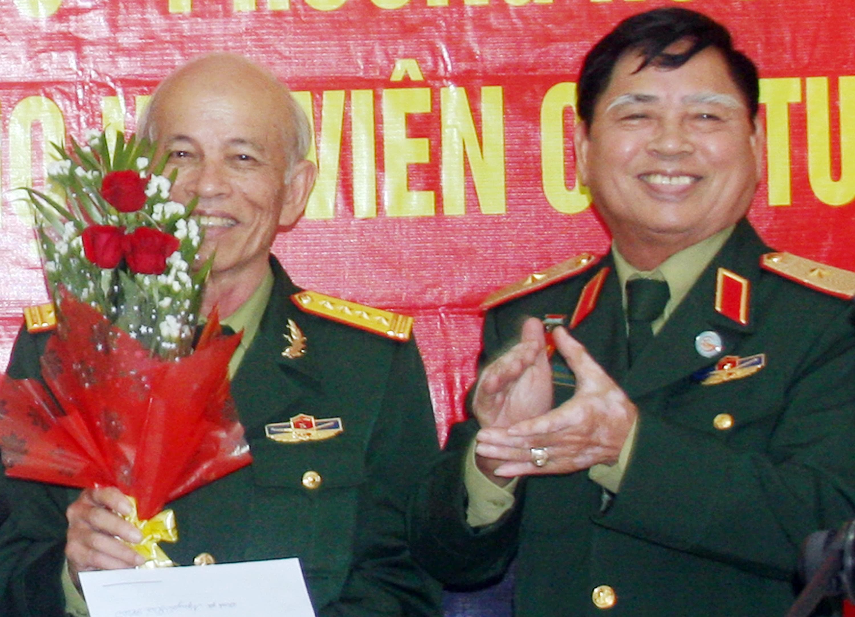 Còn người, còn trận địa