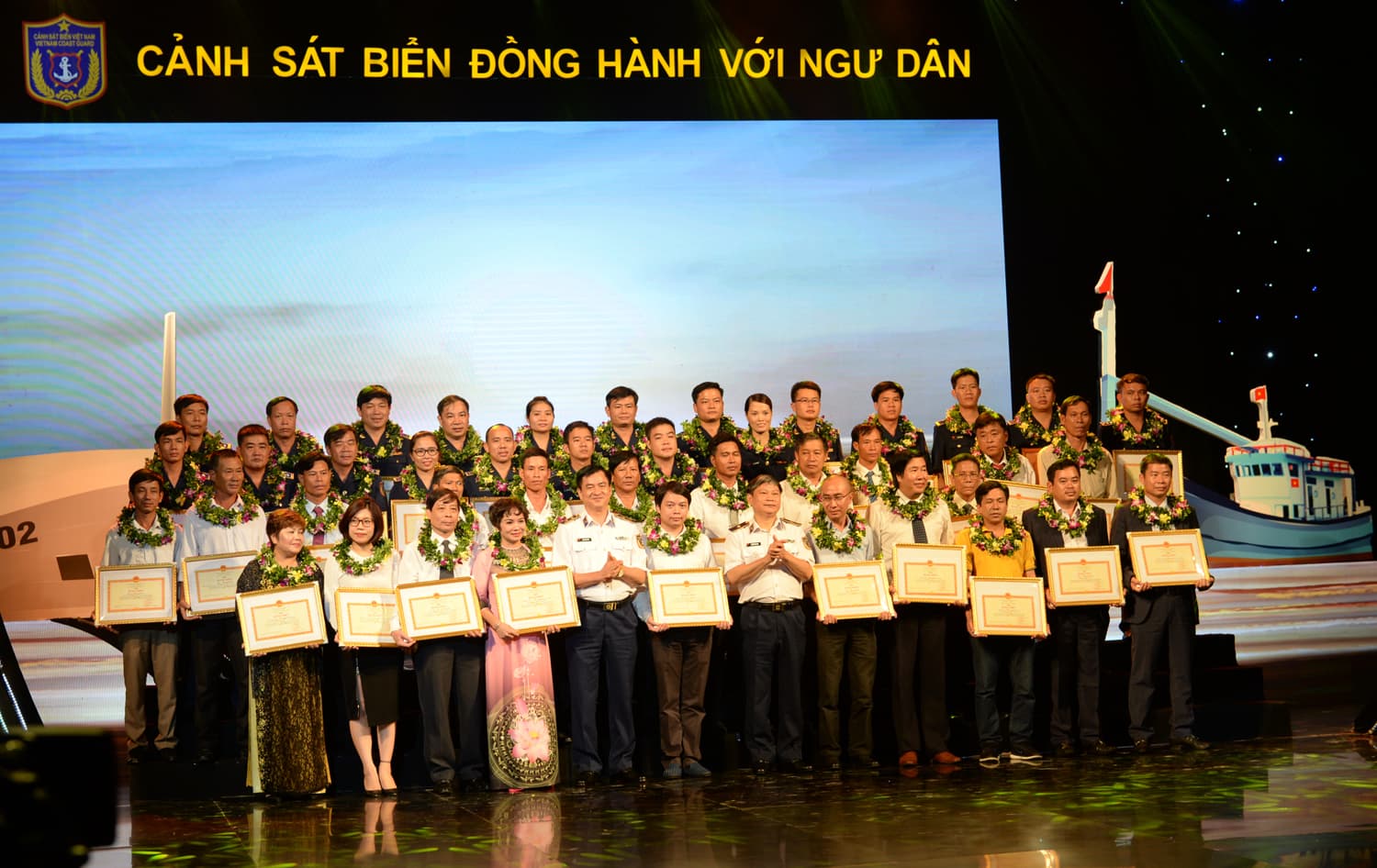 Tôn vinh mô hình “Cảnh sát biển đồng hành cùng ngư dân”