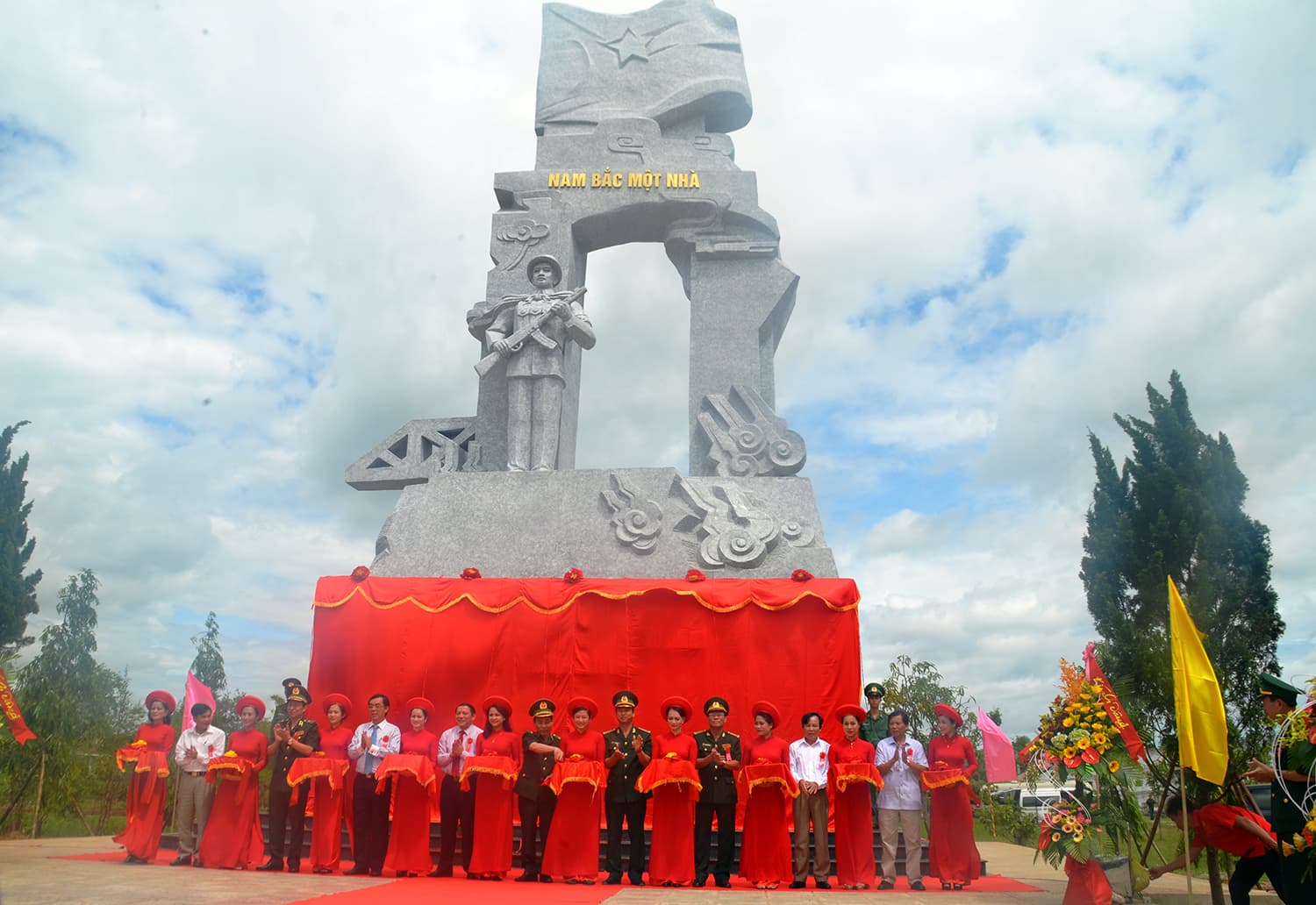 Khánh thành tượng đài “Chiến sĩ Công an nhân dân vũ trang bảo vệ giới tuyến”