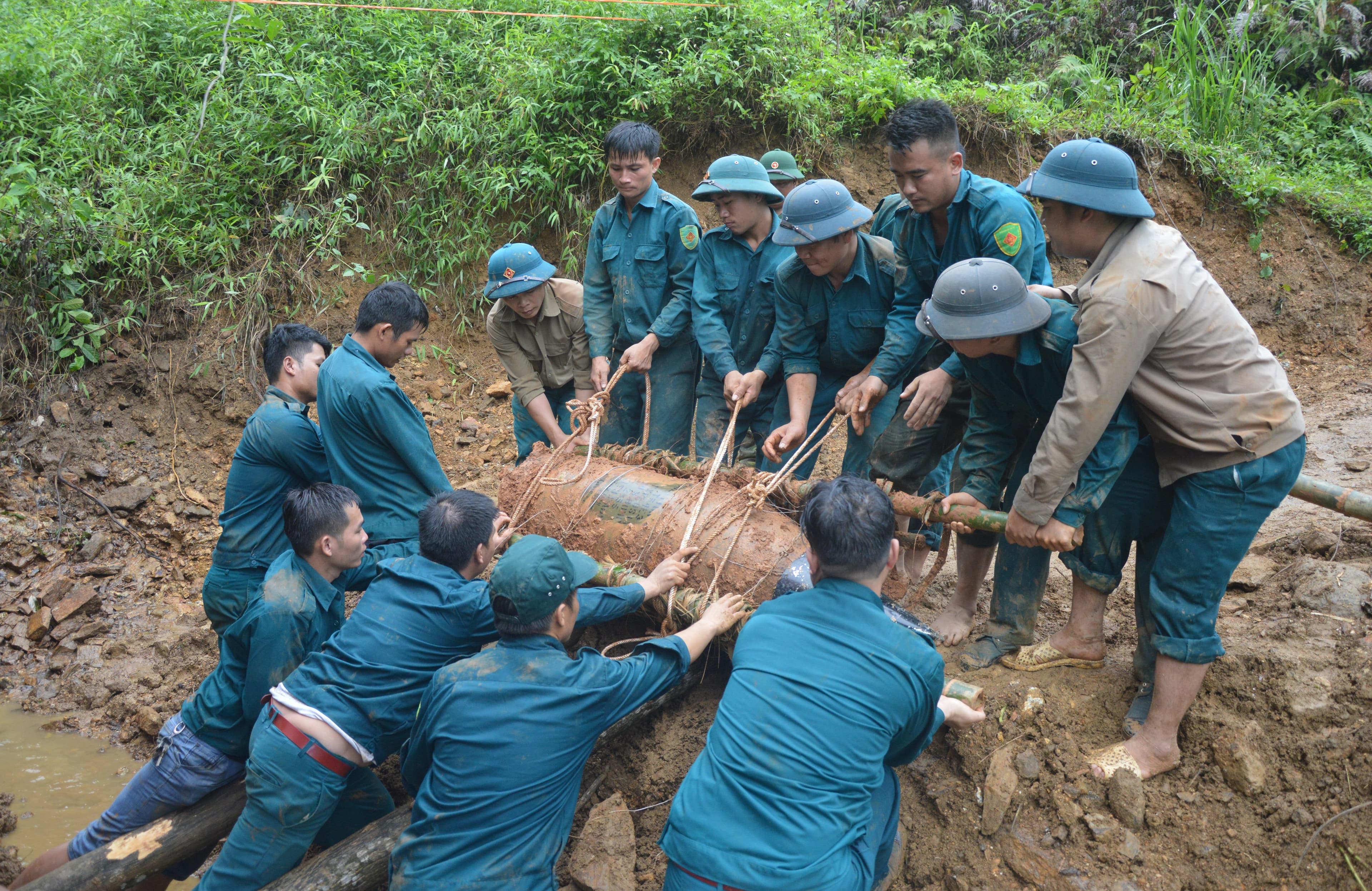 Hủy nổ thành công quả bom nặng 350kg