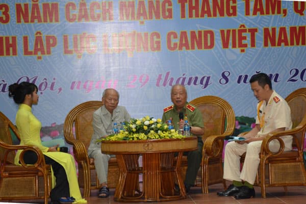 Giao lưu với nhân chứng lịch sử “Một thời để nhớ”