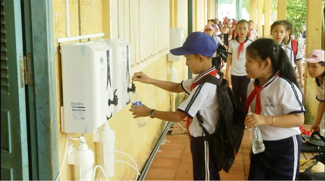 Thêm hàng chục nghìn học sinh, giáo viên tại Bến Tre có nước uống sạch đạt chuẩn