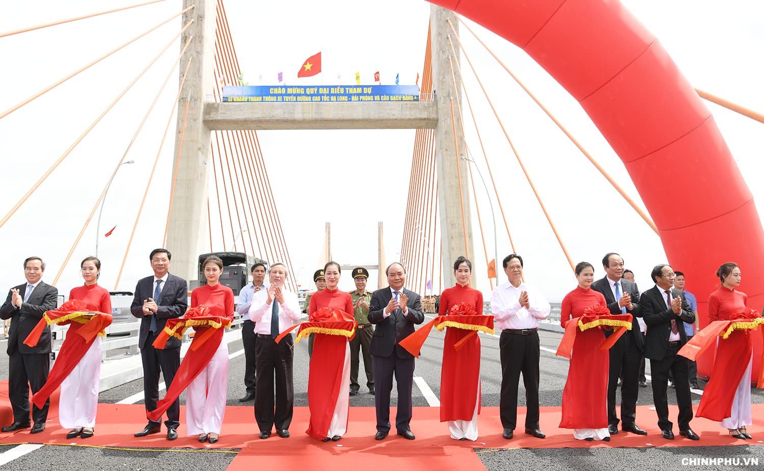Thủ tướng Chính phủ Nguyễn Xuân Phúc phát lệnh thông xe tuyến cao tốc Hạ Long - Hải Phòng