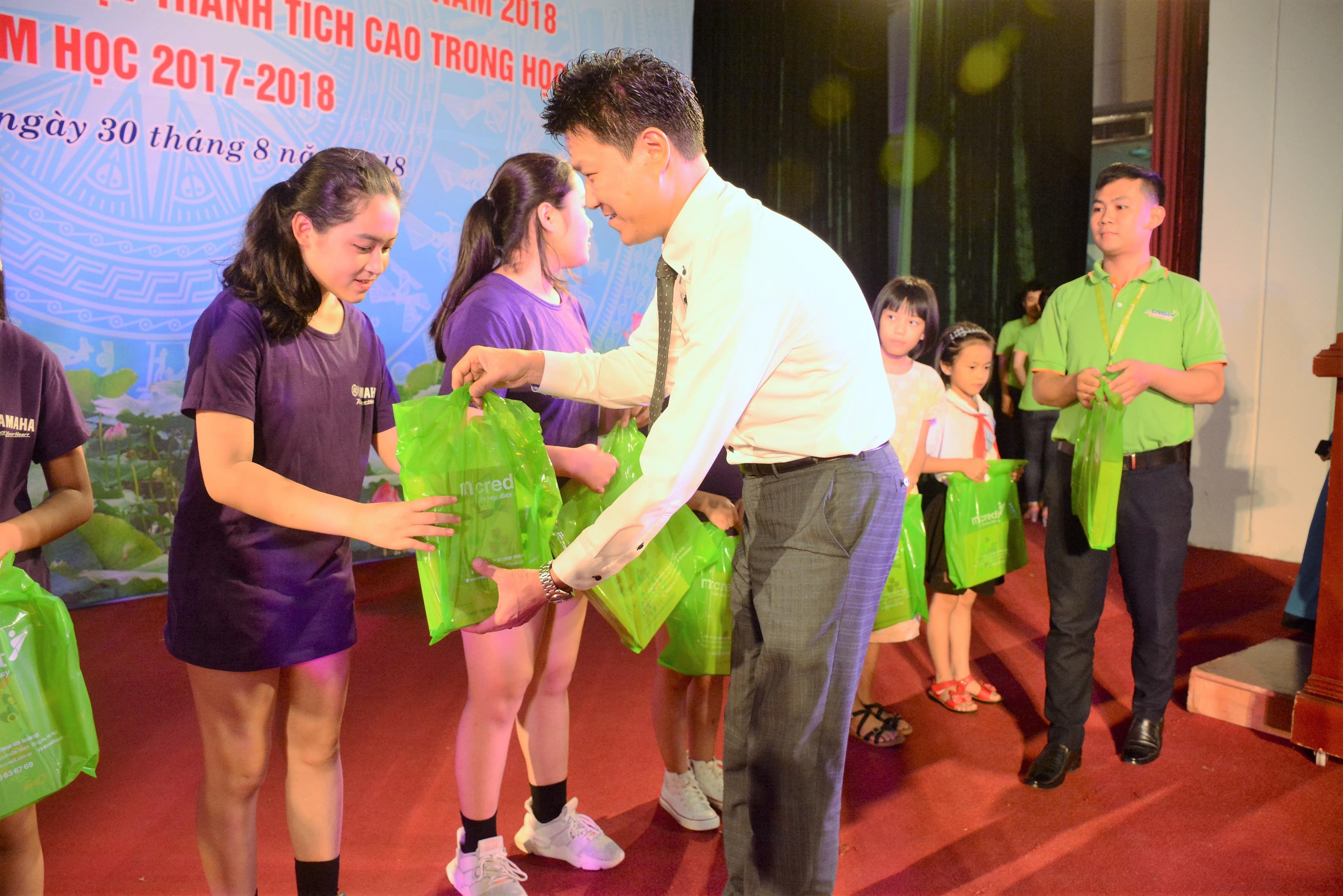 Nâng bước học sinh nghèo
