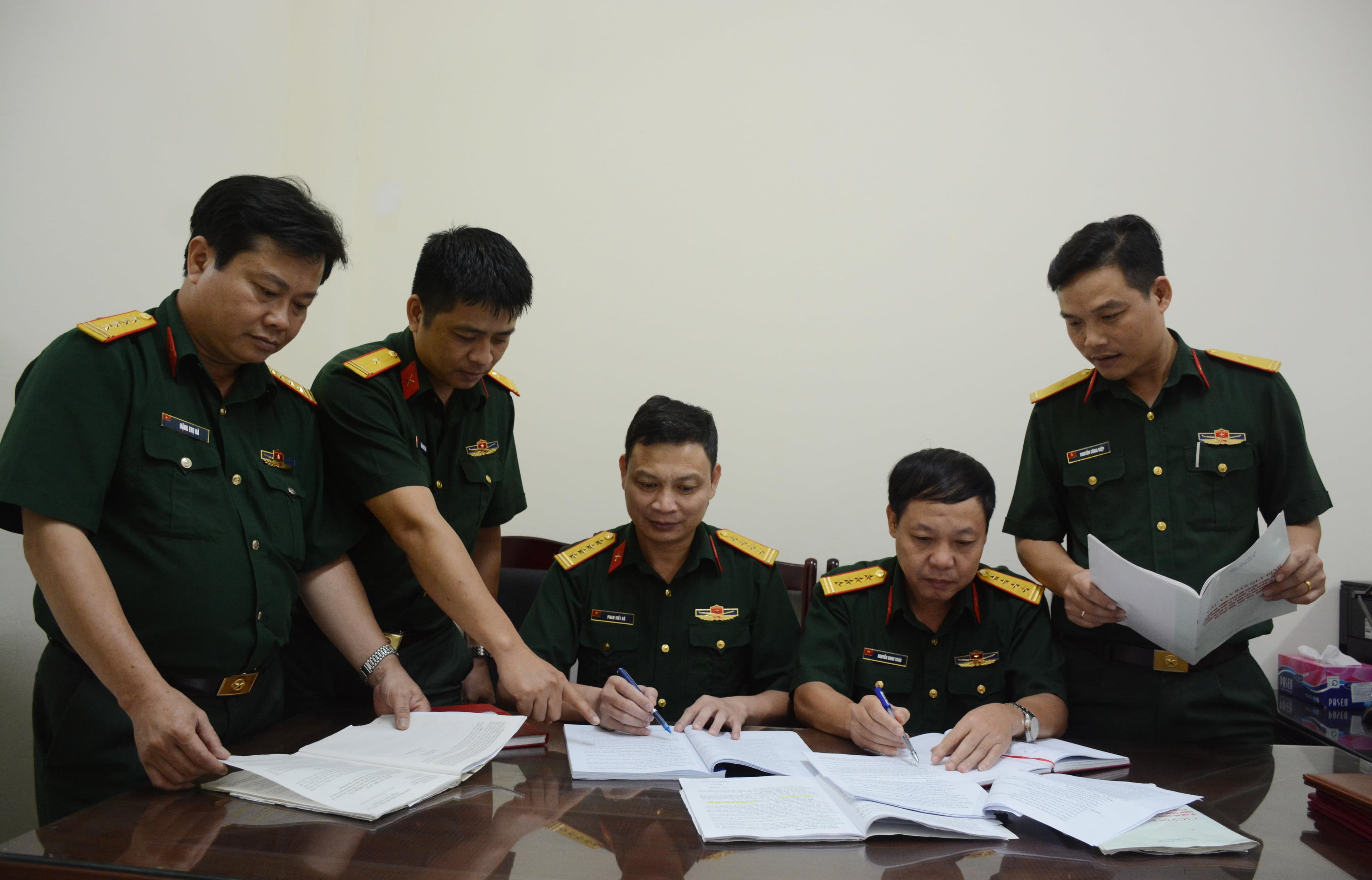 Phối hợp chặt chẽ trong và ngoài nước, với trách nhiệm cao