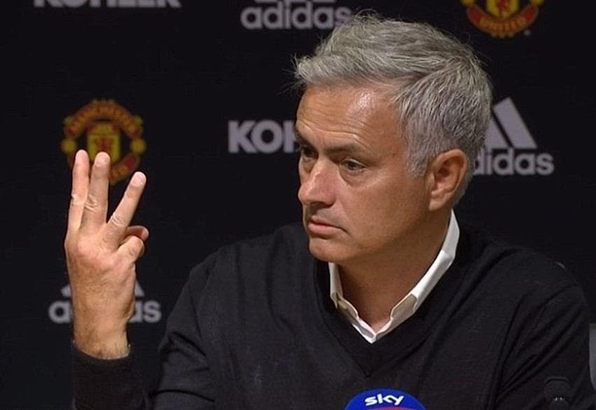 Ed Woodward chỉ còn chờ điện thoại đổ chuông…