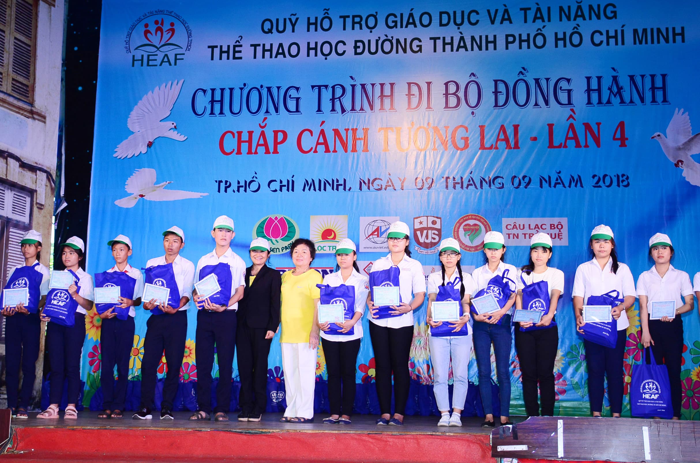Trao học bổng tặng 155 học sinh tại TP Hồ Chí Minh và Long An