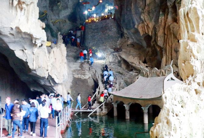 Kỳ ảo động Thác Bờ