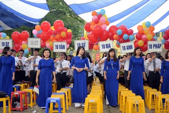 LUẬT GIÁO DỤC "ĐỤNG" SÁCH GIÁO KHOA