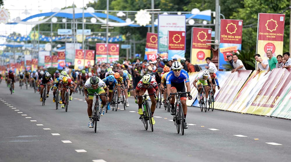 Chặng 12 Giải đua xe đạp quốc tế VTV-Cúp Tôn Hoa Sen 2018: Im Jaeyeon nhất chặng, giữ vững áo xanh