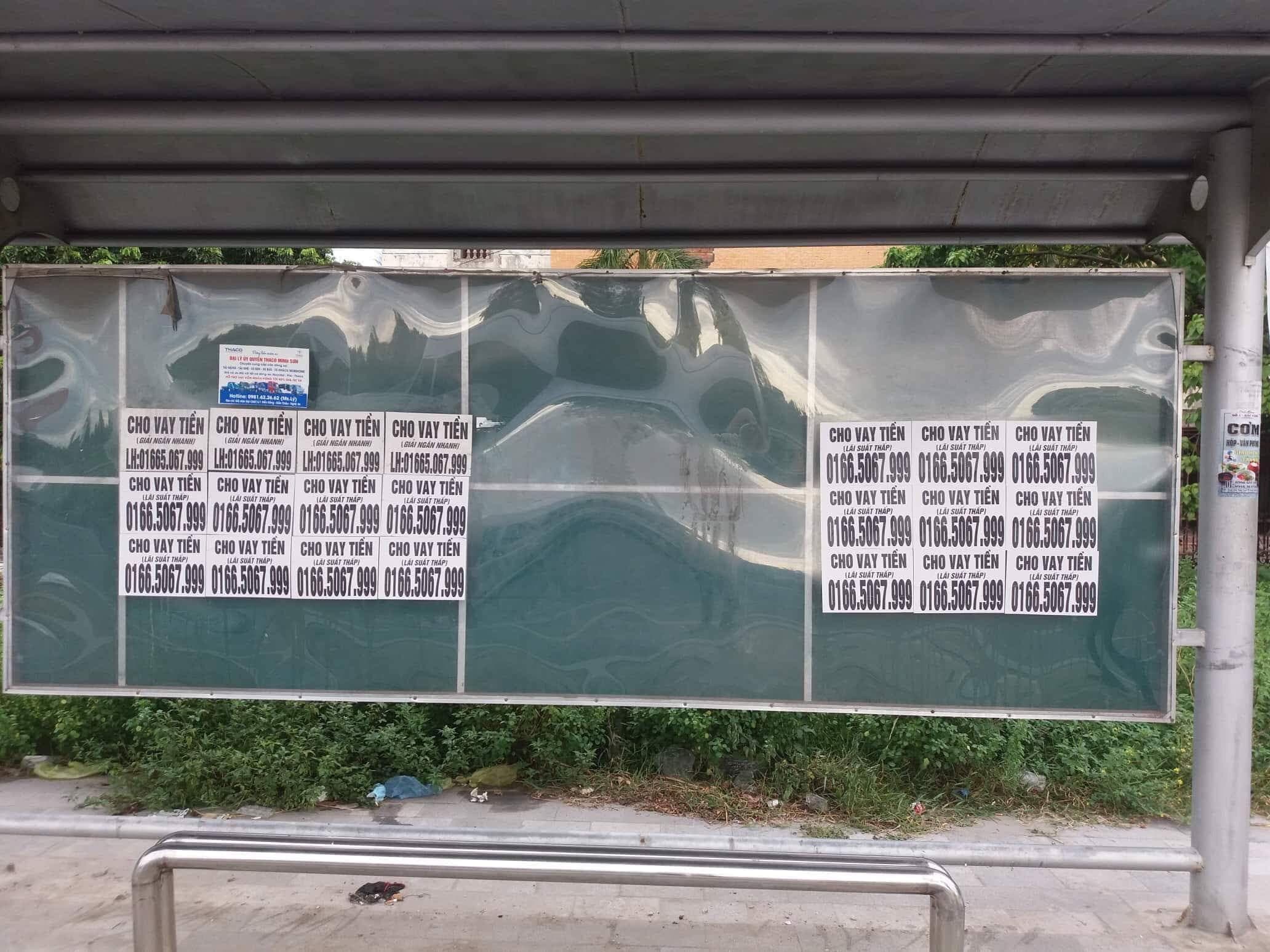 Nhà chờ xe buýt thành nơi dán tờ rơi