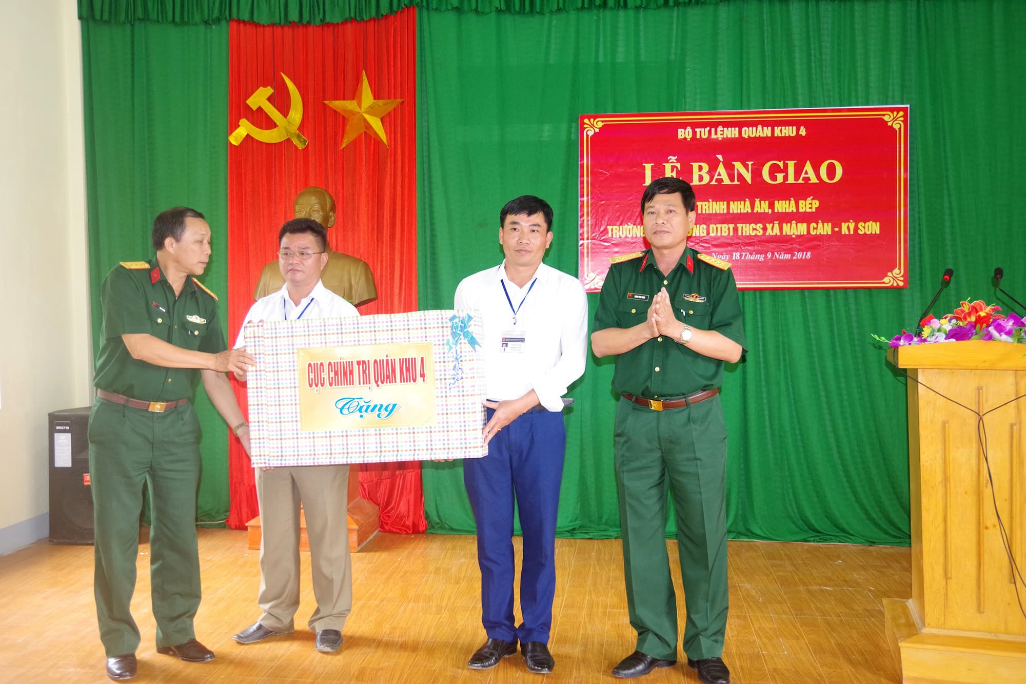 Khánh thành, bàn giao công trình Trường dân tộc bán trú Nậm Càn