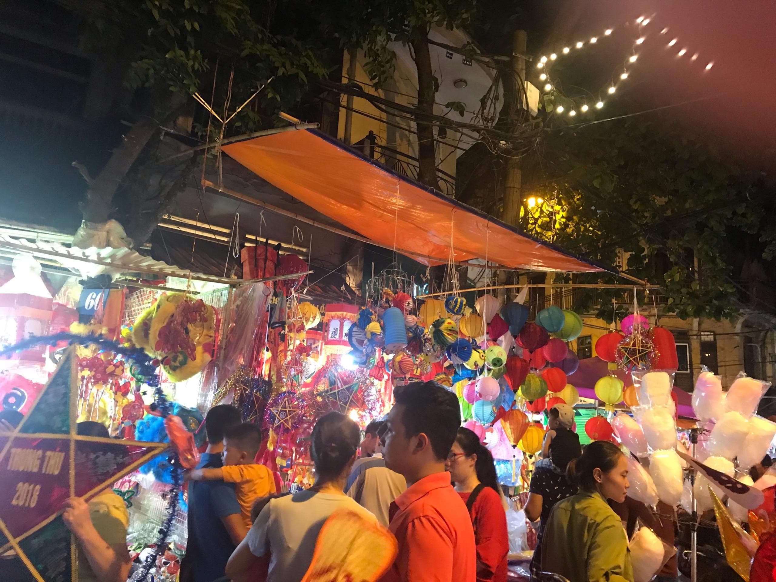 Phố Hàng Mã nhộn nhịp mùa Trung thu