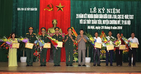 Kỷ niệm 20 năm kết nghĩa quân dân giữa Kho J106 và xã Thủy Xuân Tiên