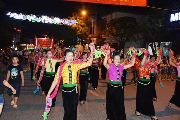 Đắm say giữa những điệu xòe