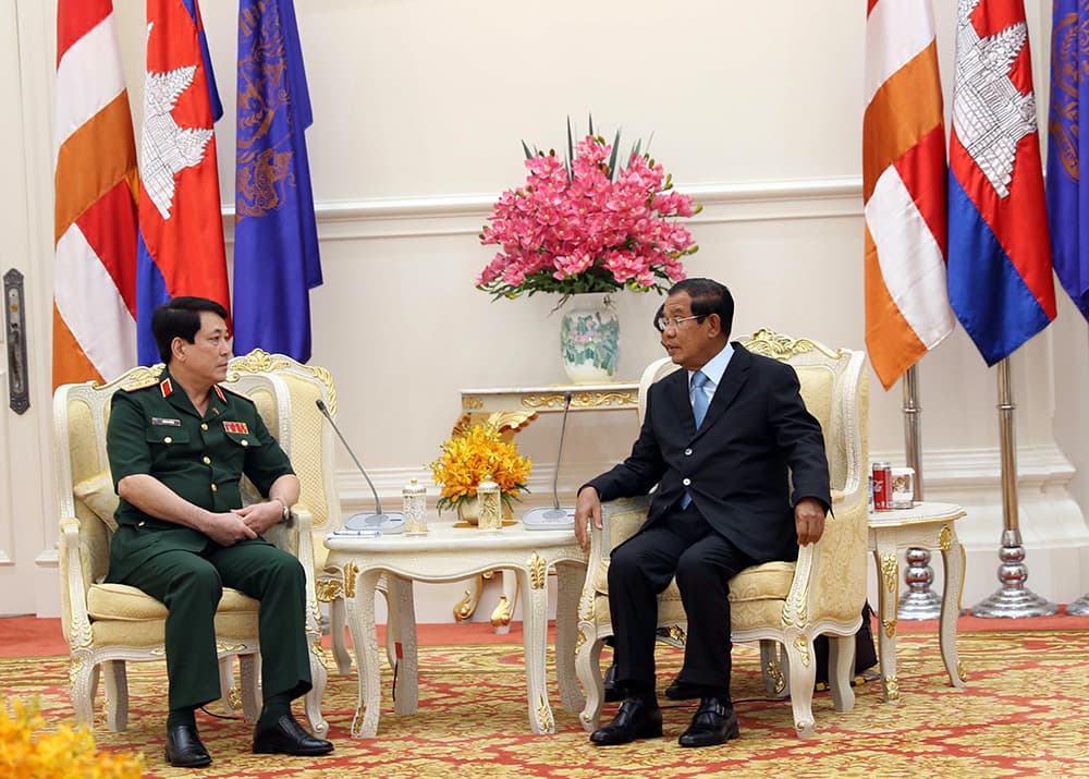 Thủ tướng Hun Sen tiếp Thượng tướng Lương Cường
