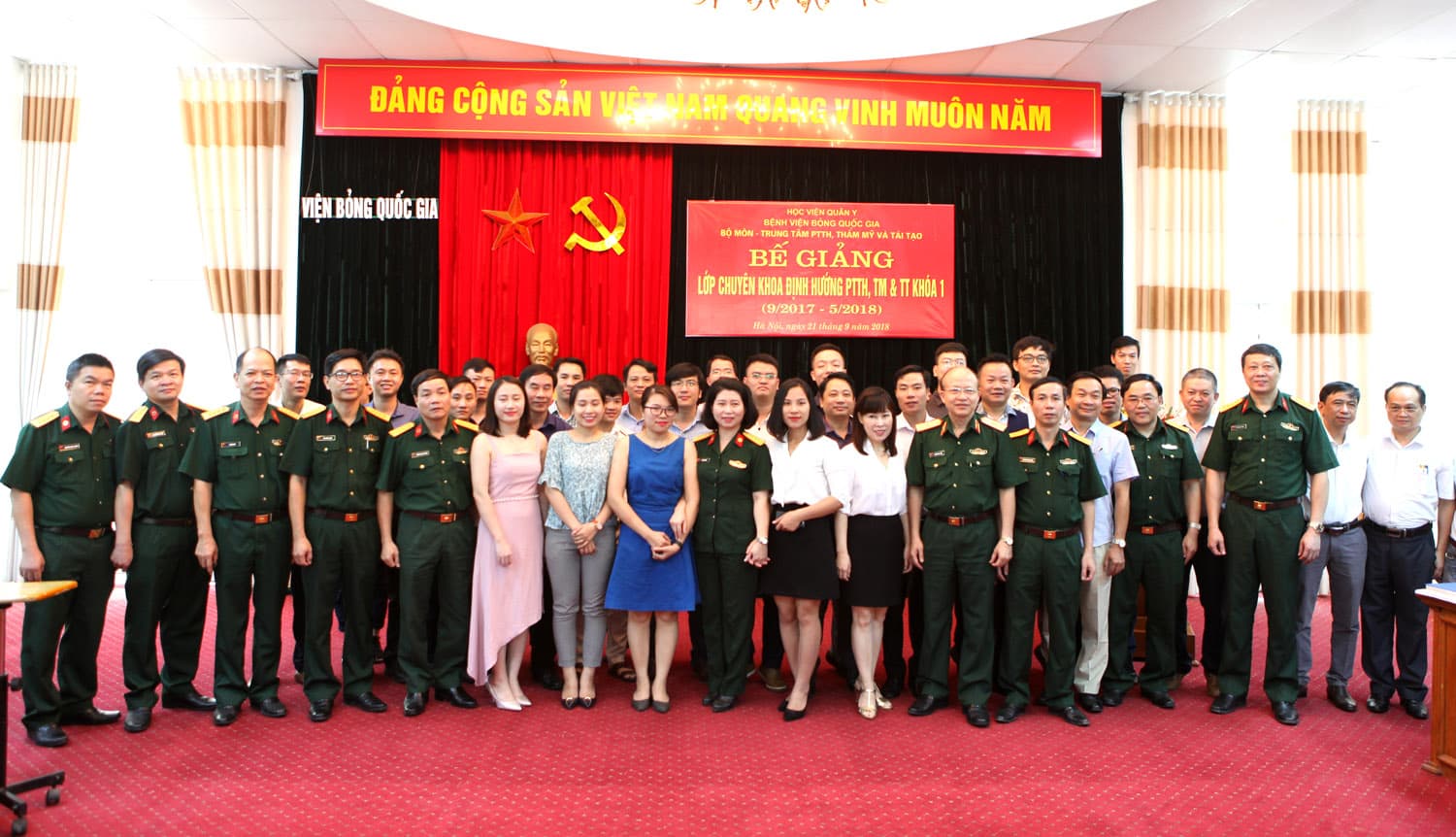 Bế giảng lớp chuyên khoa định hướng khóa 1 ngành phẫu thuật tạo hình, thẩm mỹ và tái tạo