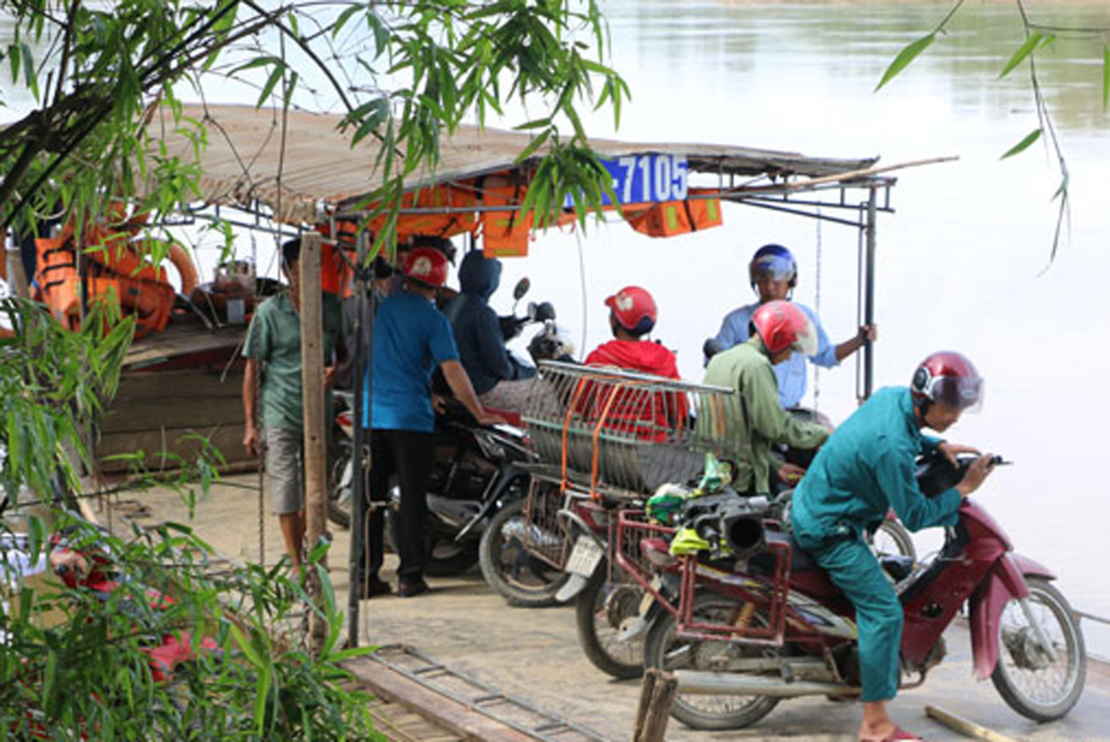 Không sử dụng áo phao khi qua sông
