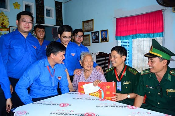 Hỗ trợ gia đình người có công thoát nghèo bền vững
