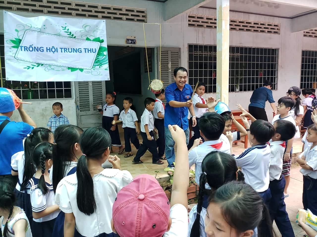 Đem Trung thu đến với trẻ em nghèo ở vùng sâu, vùng xa
