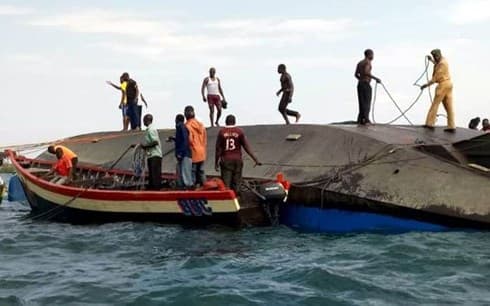 Vụ lật phà ở Tanzania: Số thương vong tiếp tục tăng